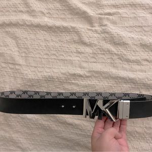 Medium Michael KHORS Womens Belt Silver Logo REVERSIBLE Adjustable Black